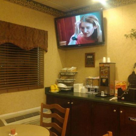 Deerfield Inn And Suites Steele Екстериор снимка