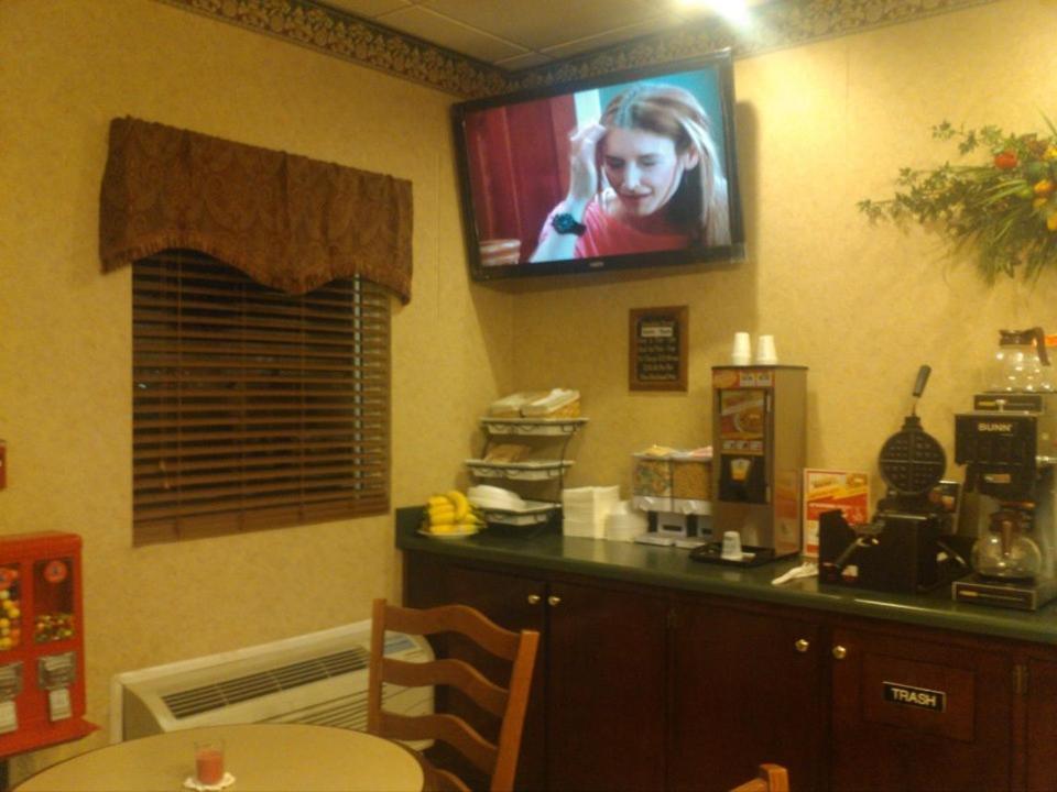 Deerfield Inn And Suites Steele Екстериор снимка