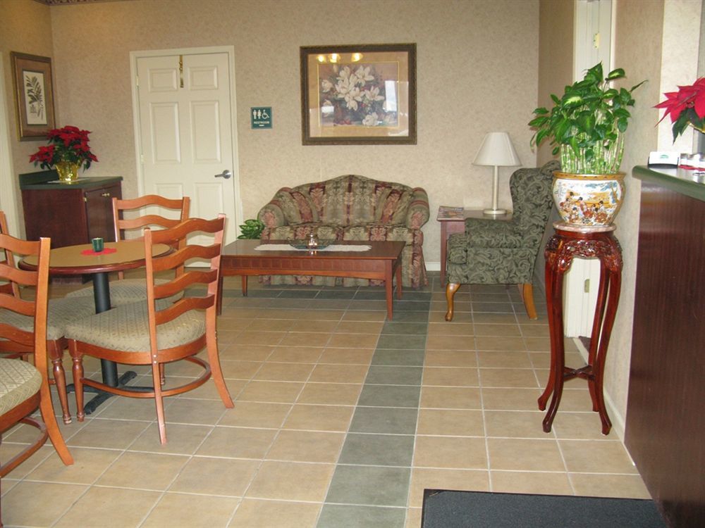 Deerfield Inn And Suites Steele Екстериор снимка
