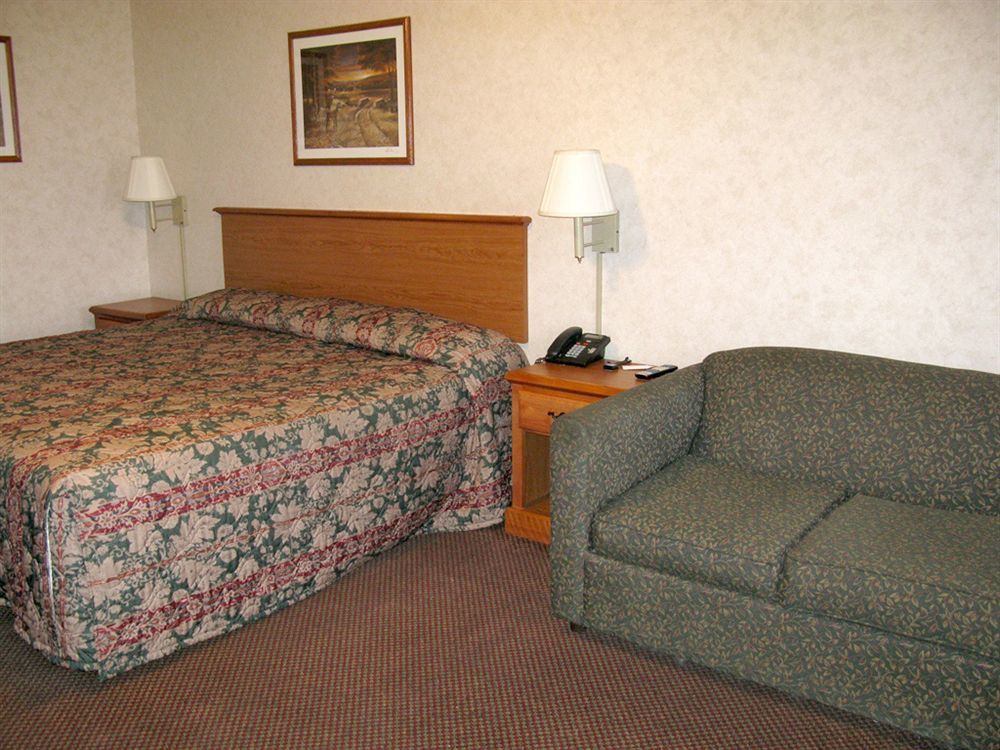 Deerfield Inn And Suites Steele Екстериор снимка