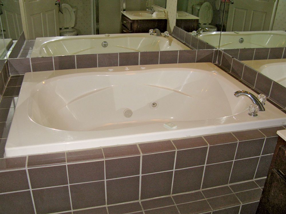 Deerfield Inn And Suites Steele Екстериор снимка